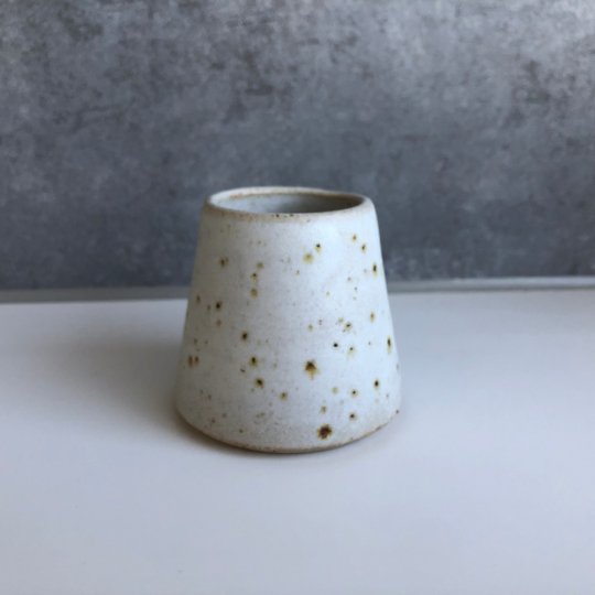 Hvid lille vase