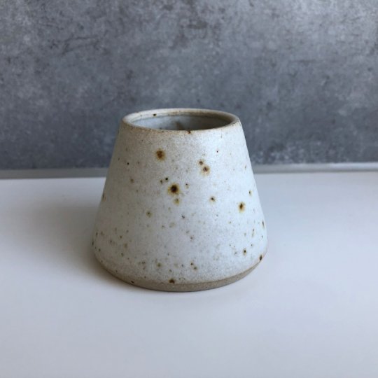 Hvid lille vase